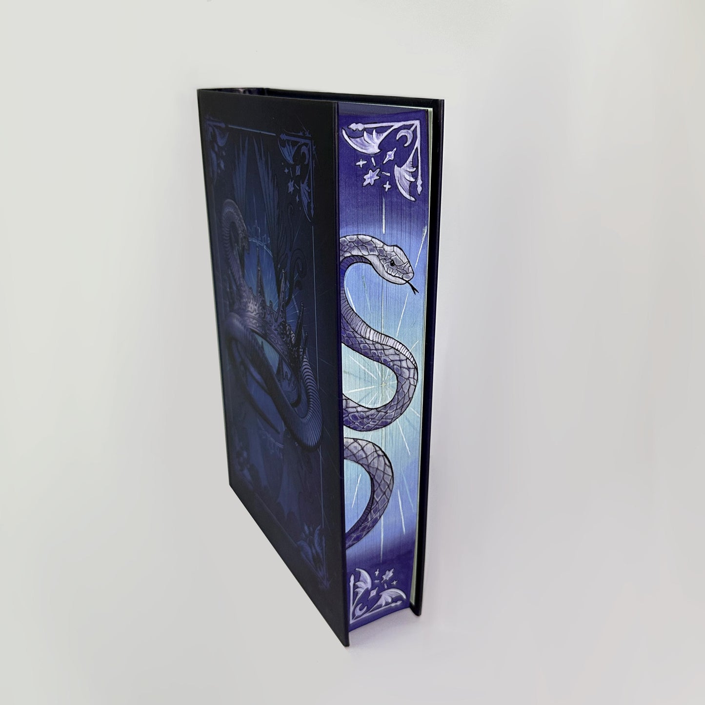Hand-Painted Edges Book: The Serpent and the Wings of Night - Carissa Broadbent